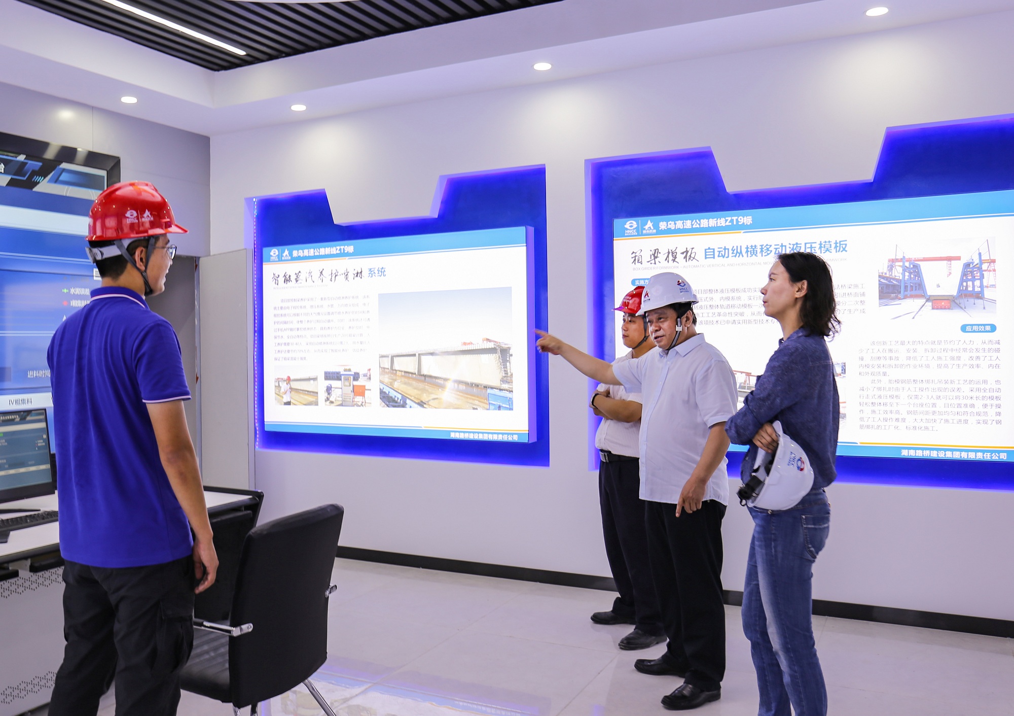 5、申生光一行參觀BIM技術(shù)室 _副本.jpg