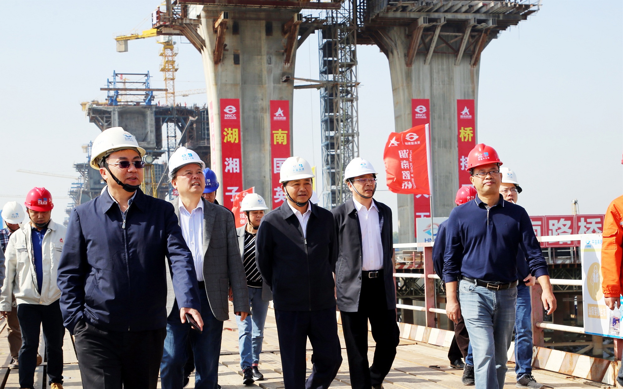 20201030815538.jpg 周雄飛調(diào)研指導(dǎo)平益項(xiàng)目建設(shè)305_副本.jpg