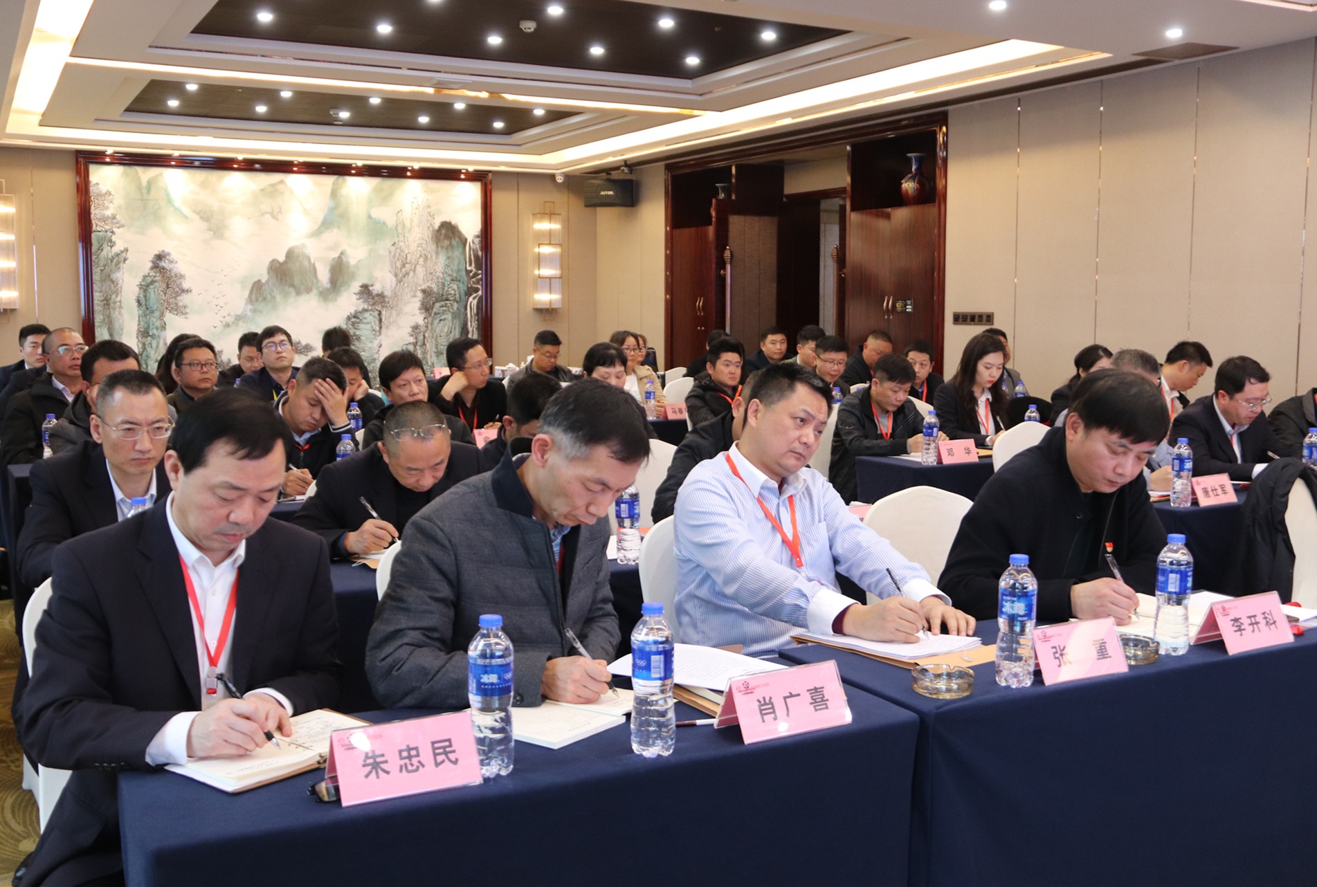 陳國(guó)初講黨史學(xué)習(xí)教育專題黨課_9768_副本 (1).jpg