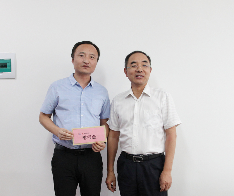 20220801740146.jpg 王術(shù)飛慰問_副本.jpg