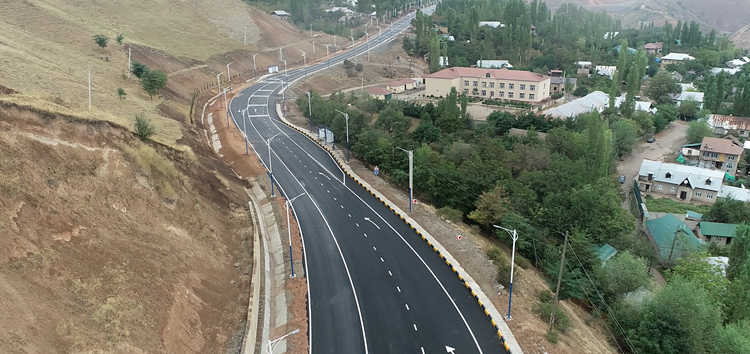 20240930 奧塔公路項(xiàng)目圓滿(mǎn)完成瀝青上面層攤鋪 圖3.png